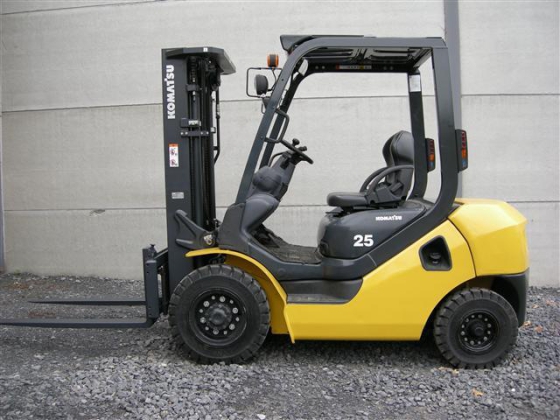 Xe nâng điện Komatsu