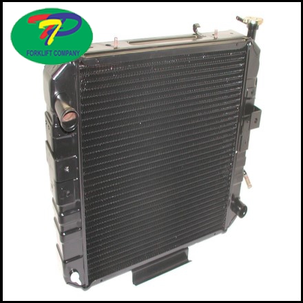 Két nước làm mát xe nâng